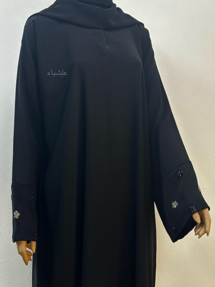 Front view of abaya with sheila