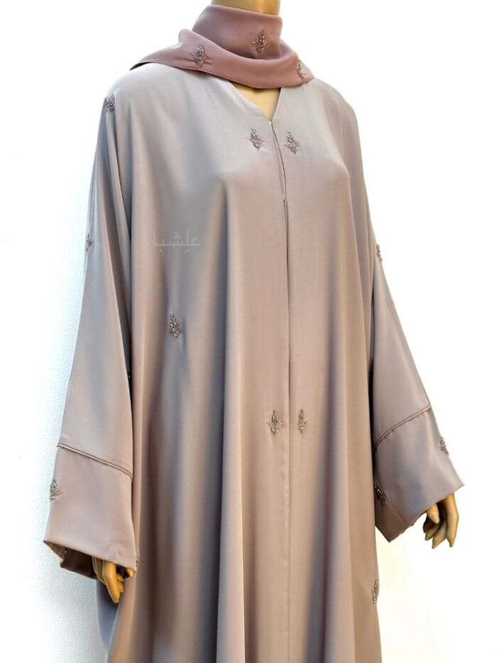 Front view of abaya with sheila