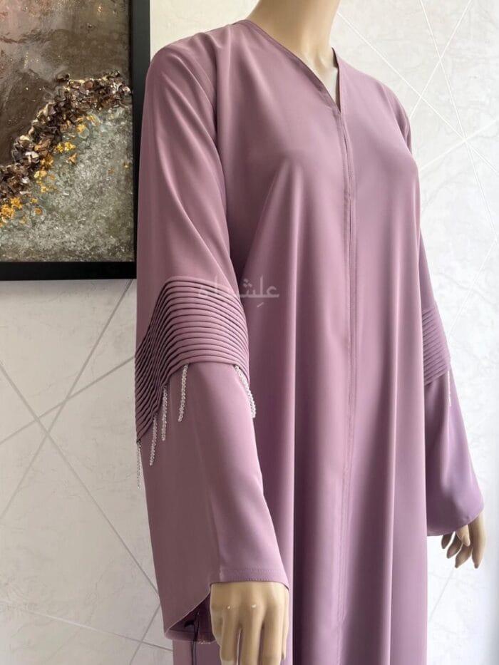 FRONT CLOSE UP VIEW OF ABAYA WITH HANS RAISED HIGHER