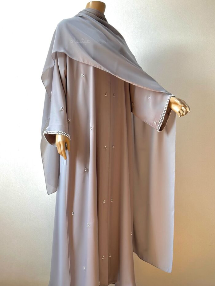 Front view of abaya with sheila spread all over