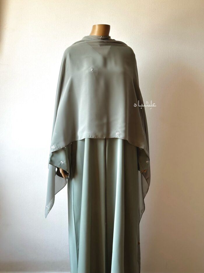 Front view of abaya with sheila spread all over