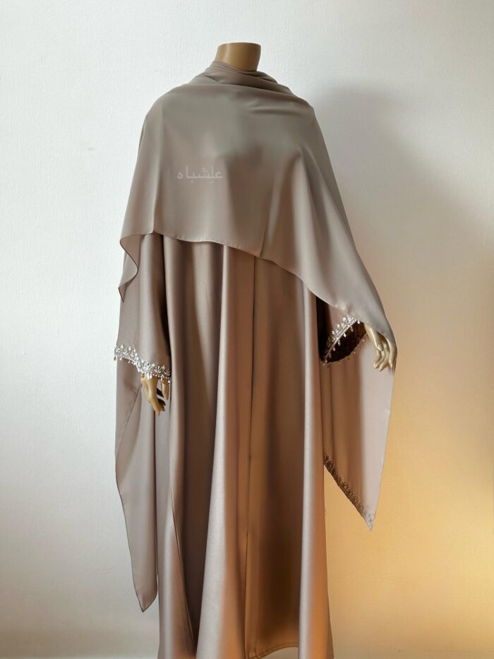 Front view of abaya with sheila spread all over