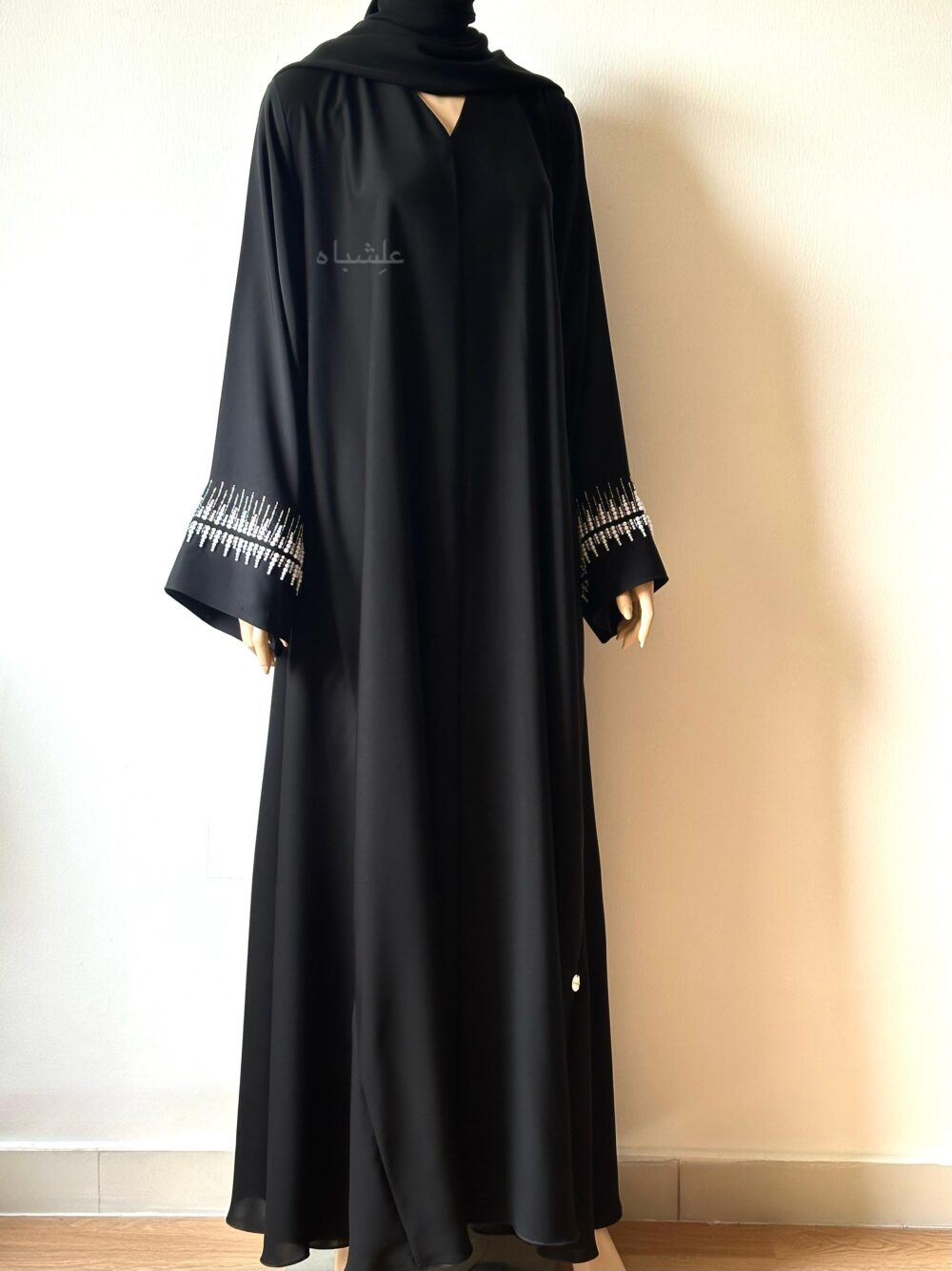 Front view of abaya with sheila