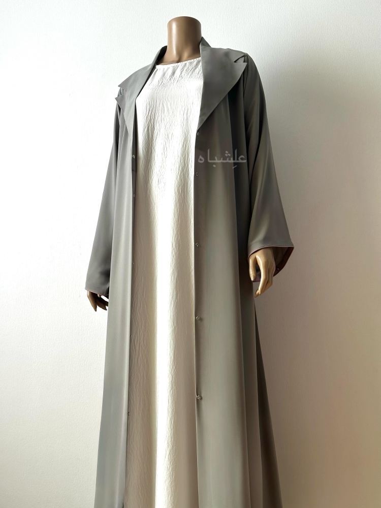 Front view of abaya with coat open without seila