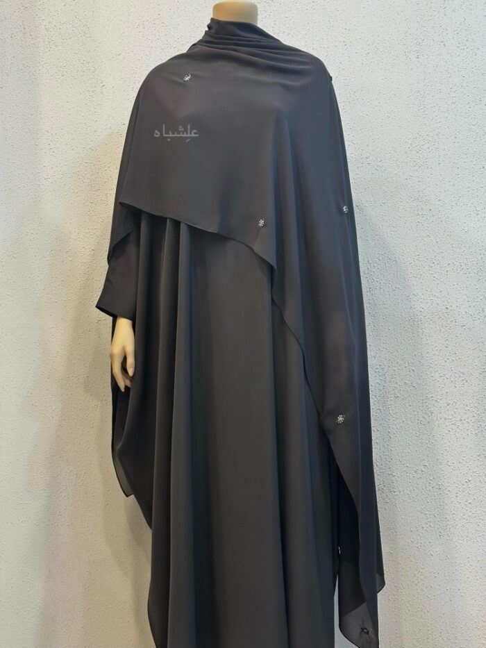 Front view of abaya with sheila spread all over