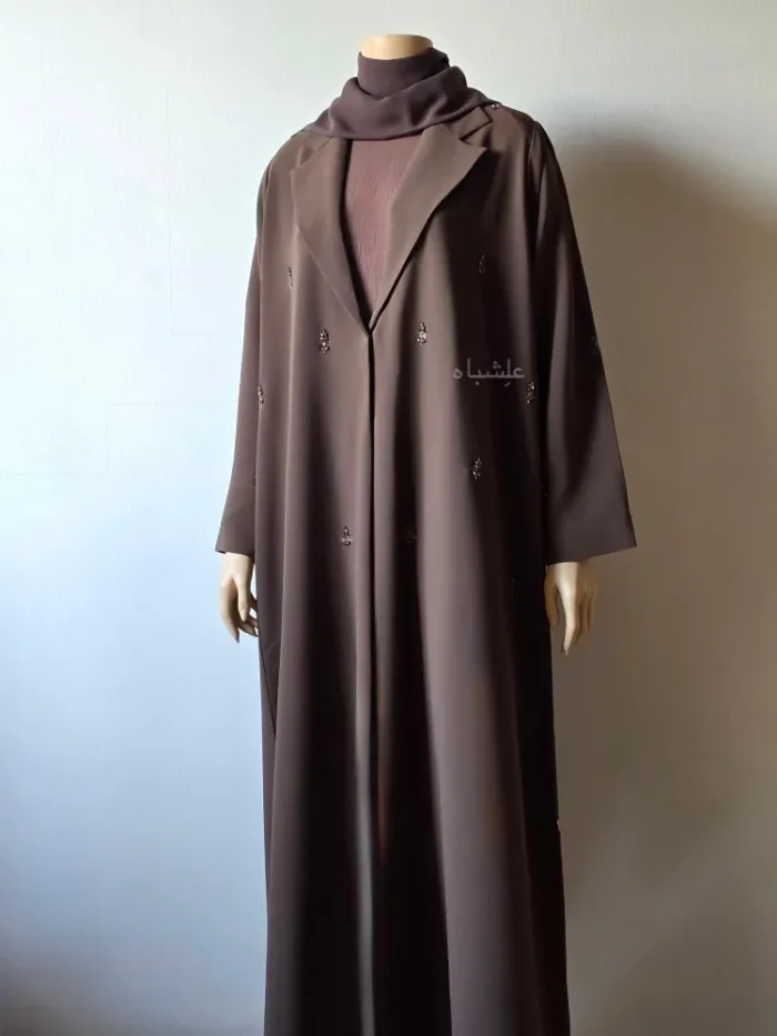 Full front view of abaya with sheila