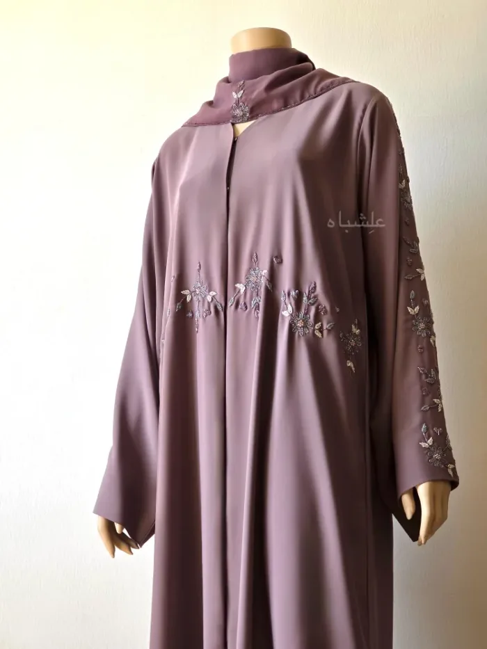Front view of abaya with sheila