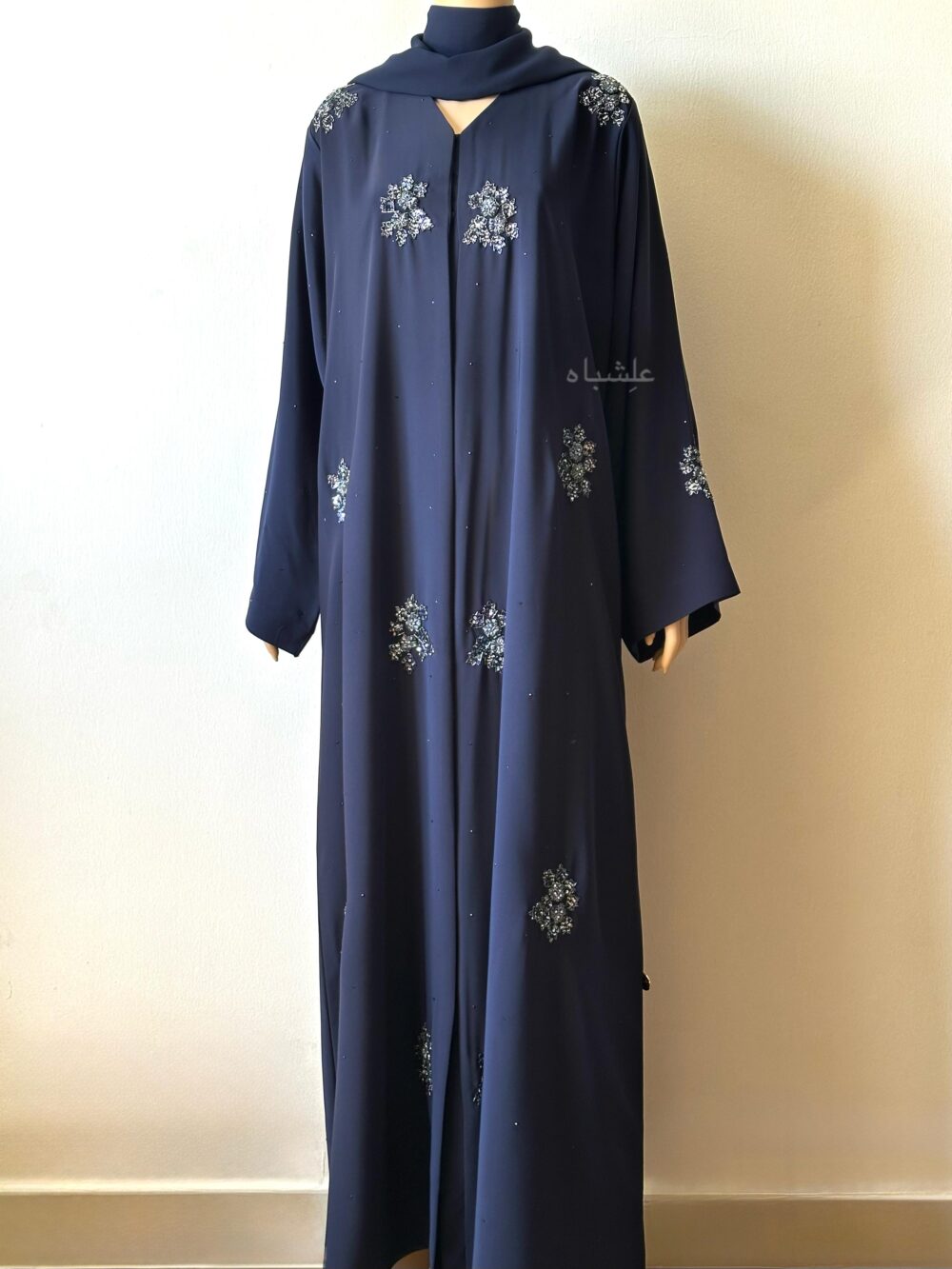 Front view of abaya with sheila