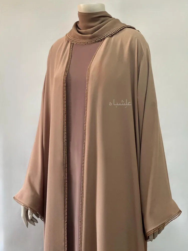 Desert Calm Abaya – A Grounded Choice for the Thoughtful Woman 3 Front Close up VIew Of Abaya and sheila showing the inner Brown