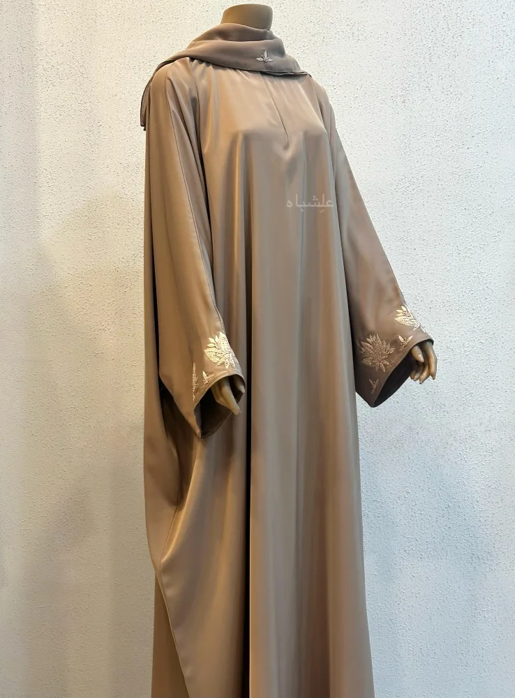 Zaraafah Leaf Abaya by Alishbah 2025 5 Front view of abaya with 2 hands raised