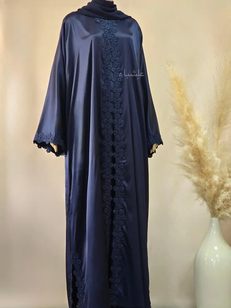How to Dress Modestly as an Expat in the Middle East | Alishbah Abaya 9 Front view of the abaya with sheila
