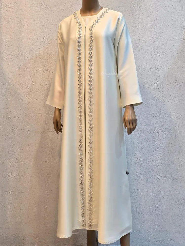 How to Dress Modestly as an Expat in the Middle East | Alishbah Abaya 1 Front full view of abaya without sheila