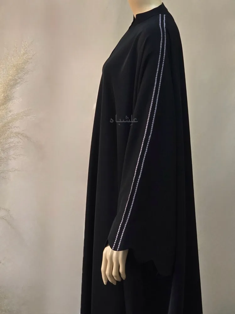 Haya Al-Samt Abaya by Alishbah 2 Side view of sleeves showing the work on sleeves