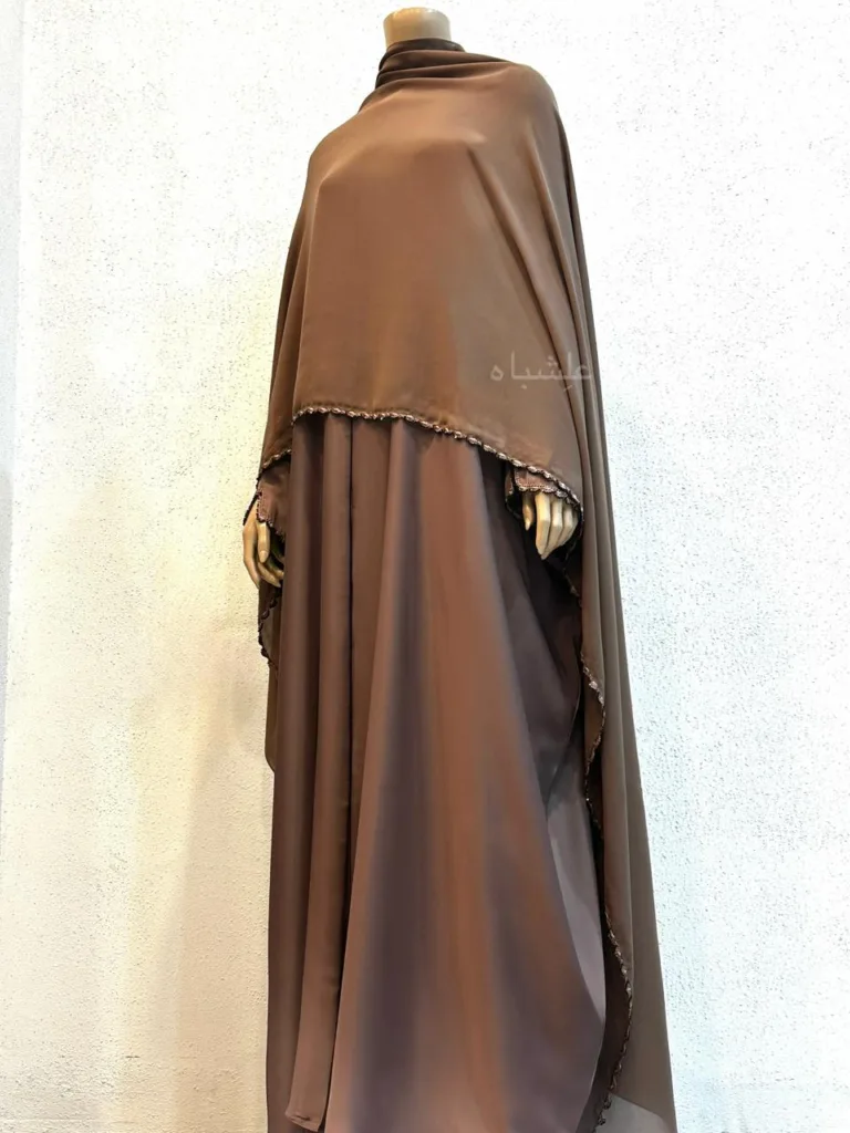 Best Abaya Colors for Different Skin Tones (Europe, USA & Global Guide) 4 Full view of brown quraishi abaya with sheila spread