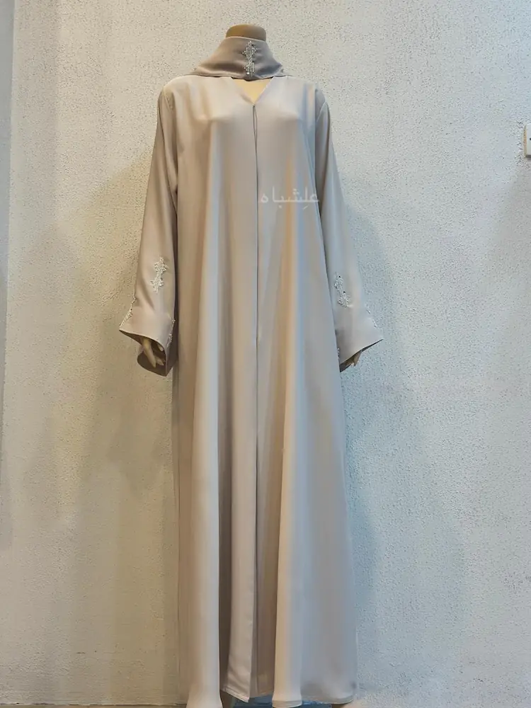 Full view of abaya with sheila