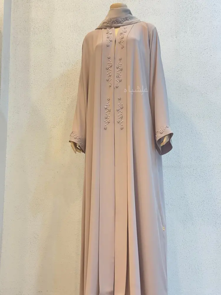 Front full view of abaya with sheila