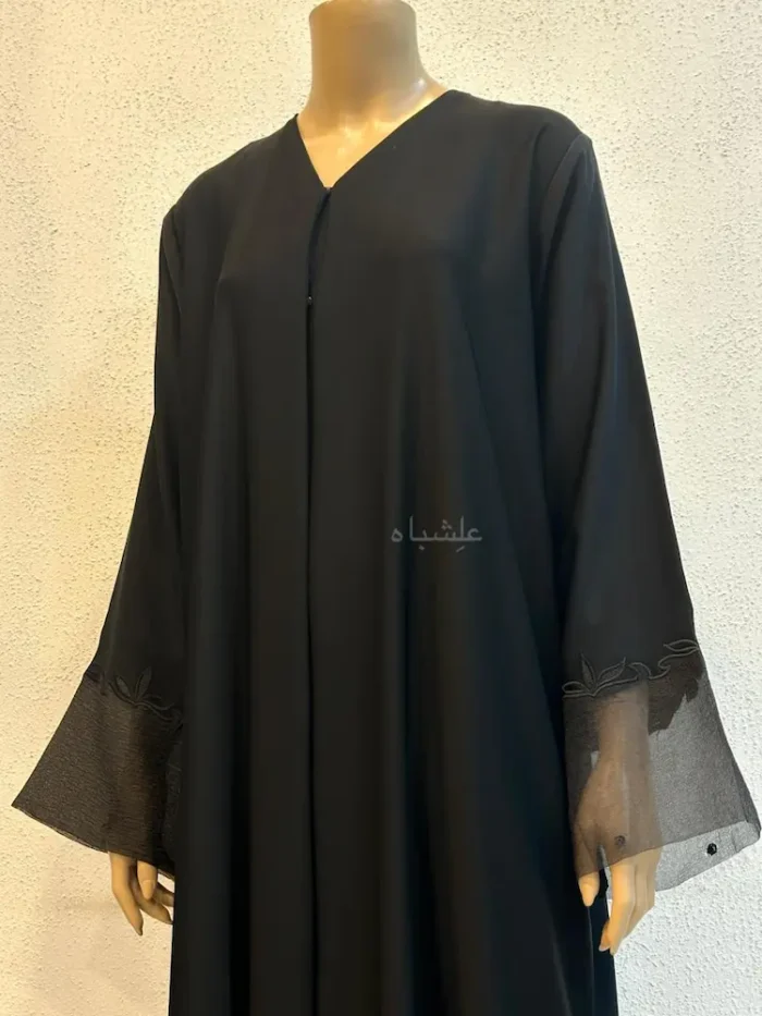 Home 1 Cloise up front view of abaya without sheila
