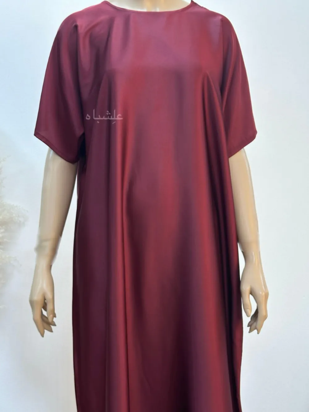 Maroon abaya Inn er full view photo